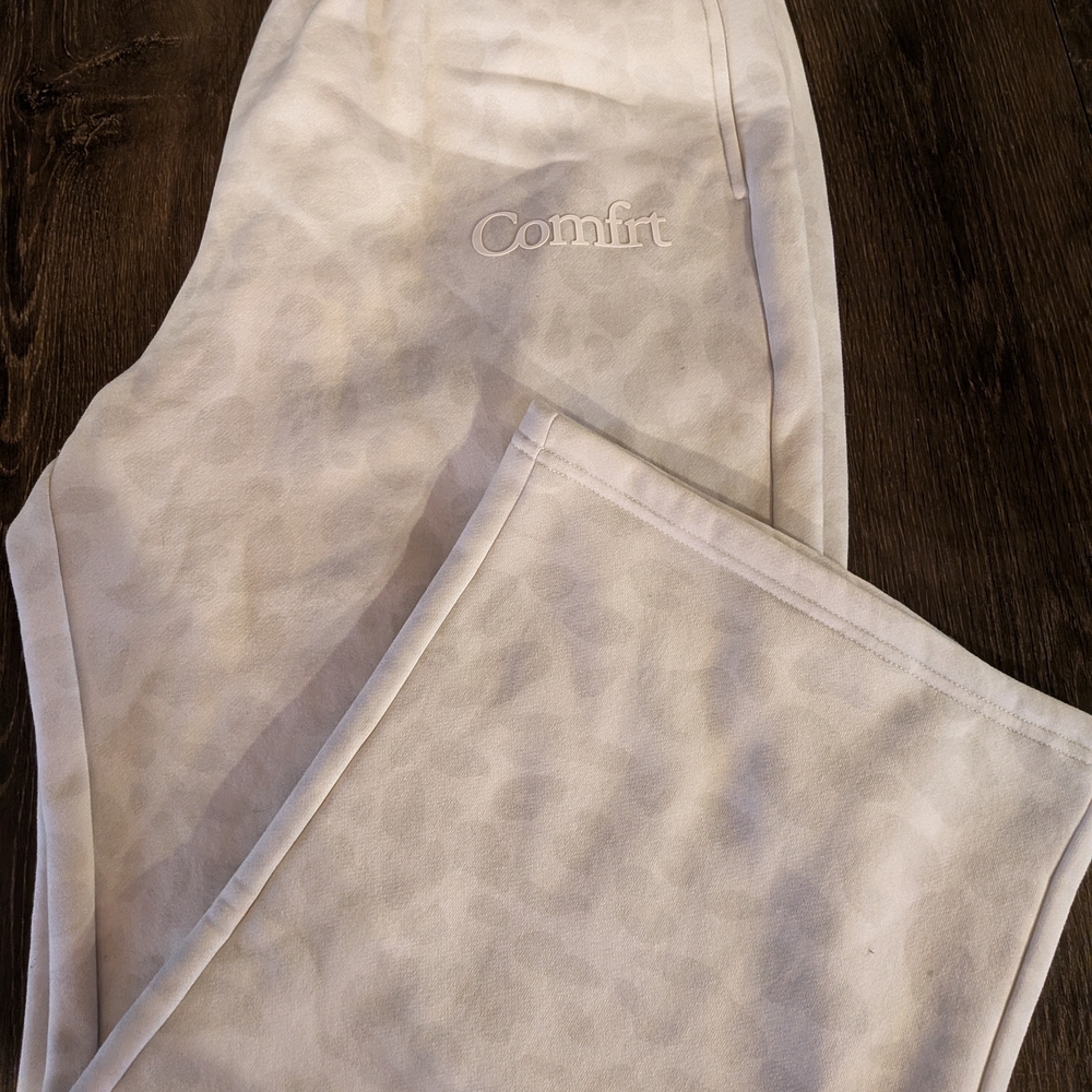 Women's White Straight Leg Pants - Picture 4 of 4